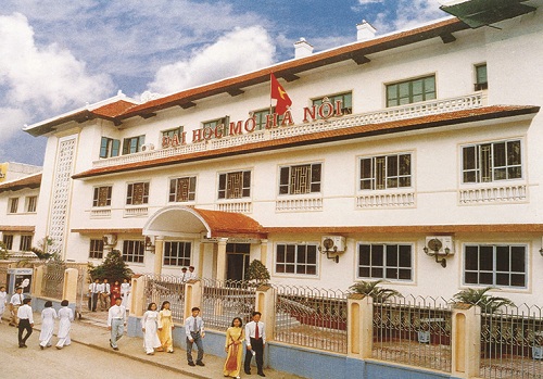 Đại học Mở Hà Nội năm 2000